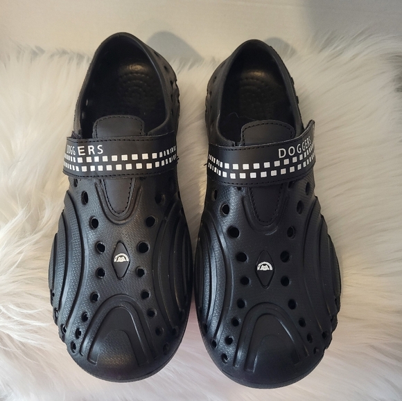 Doggers Stylish Black Studded Clogs, Size 8/9 - Picture 2 of 6